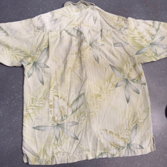Tommy Bahama 100% Silk Short Sleeve Camp Shirt – Size Small - Picture 4 of 16